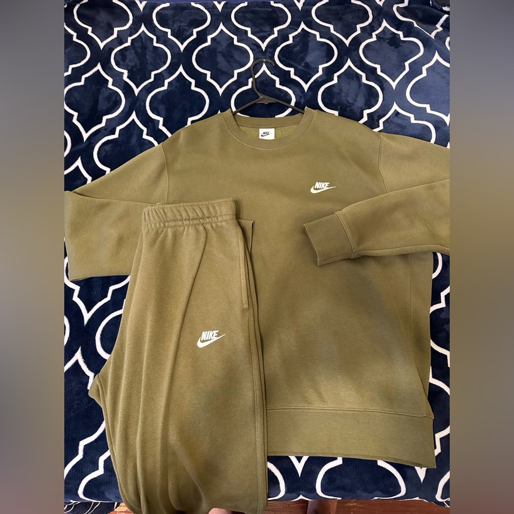 Nike sweatsuit